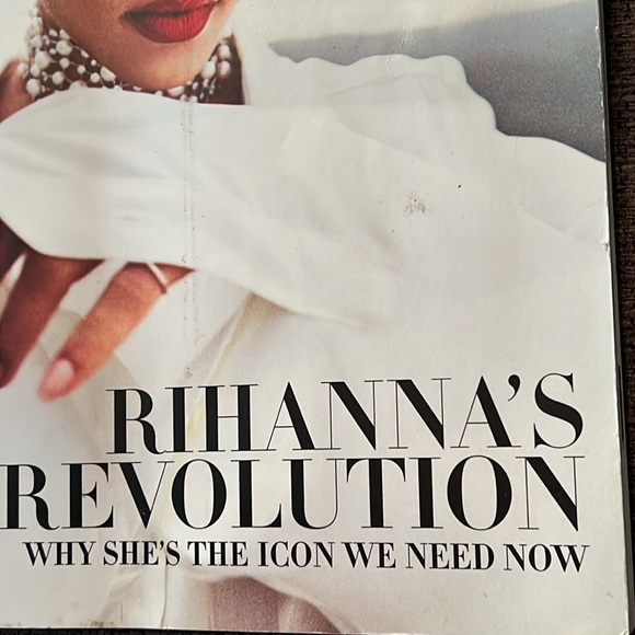 "Collectors" Harper's Bazaer Magazine (Rhianna) 2020 lssue - Picture 6 of 12